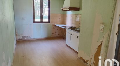 House 5 rooms of 98 m² in Saint-Claud (16450)