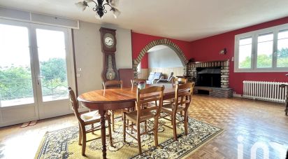 Traditional house 5 rooms of 130 m² in Saint-Pierre-d'Exideuil (86400)