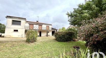 Traditional house 5 rooms of 130 m² in Saint-Pierre-d'Exideuil (86400)