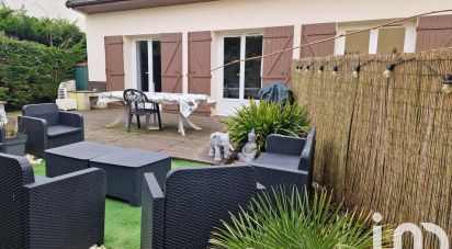 Maison traditionnelle 6 pièces de 160 m² à Villaines-sous-Bois (95570)