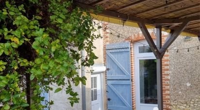 Traditional house 9 rooms of 165 m² in Chargé (37530)