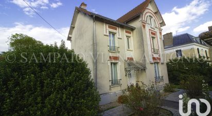 Traditional house 8 rooms of 140 m² in Puiseaux (45390)