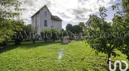 Maison traditionnelle 8 pièces de 140 m² à Puiseaux (45390)