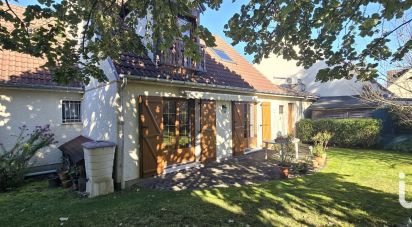 Traditional house 5 rooms of 130 m² in Pontault-Combault (77340)