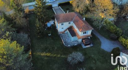 House 6 rooms of 144 m² in Saint-Amant-de-Boixe (16330)