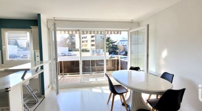 Apartment 3 rooms of 69 m² in Poissy (78300)