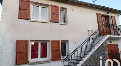 Maison 5 pièces de 115 m² à Jussac (15250)