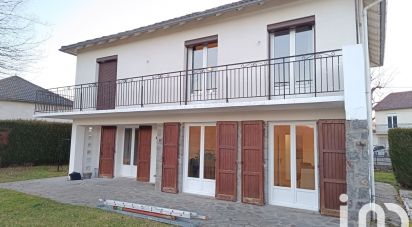 Maison 5 pièces de 115 m² à Jussac (15250)