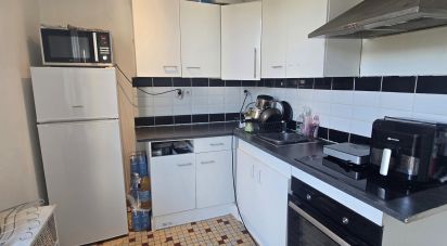 Apartment 3 rooms of 55 m² in Marseille (13015)