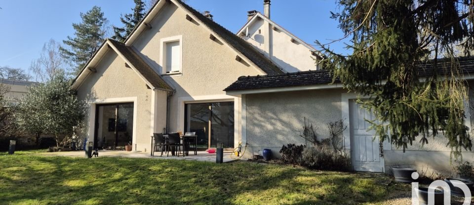 House 8 rooms of 250 m² in La Rochette (77000)