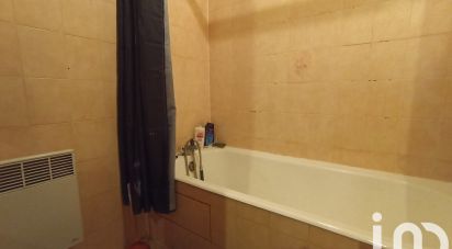 Studio 1 room of 35 m² in Parthenay (79200)