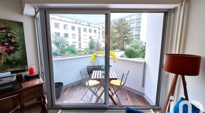 Studio 1 room of 38 m² in Paris (75016)