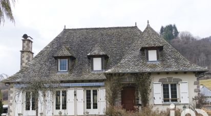 Maison traditionnelle 6 pièces de 210 m² à Polminhac (15800)