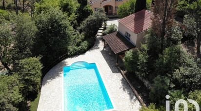 Maison traditionnelle 10 pièces de 220 m² à La Cadière-d'Azur (83740)