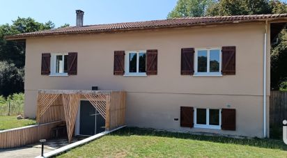 Maison 9 pièces de 227 m² à Geloux (40090)