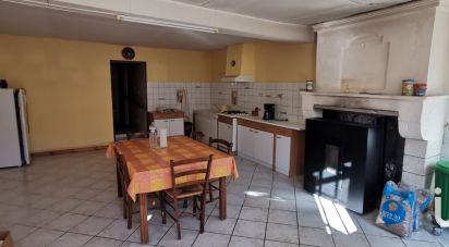 Traditional house 2 rooms of 75 m² in Vénérand (17100)