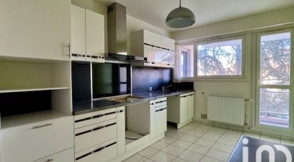 Apartment 3 rooms of 77 m² in La Rochelle (17000)