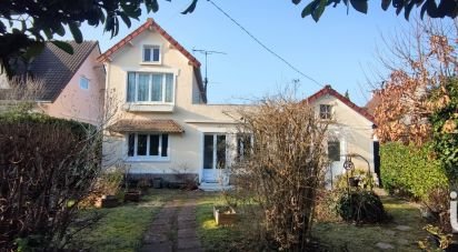 House 4 rooms of 107 m² in Villecresnes (94440)