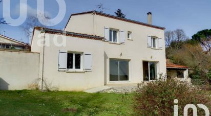 Traditional house 8 rooms of 220 m² in Soyaux (16800)