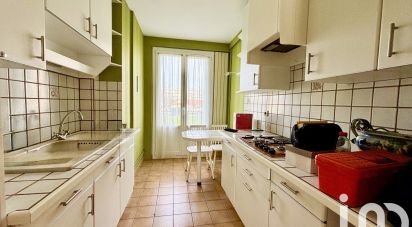 Apartment 3 rooms of 75 m² in La Rochelle (17000)