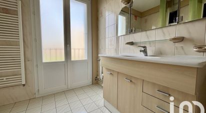 Apartment 3 rooms of 75 m² in La Rochelle (17000)