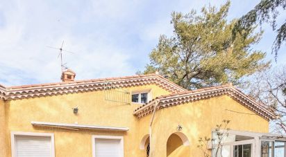 Traditional house 7 rooms of 152 m² in Nîmes (30900)