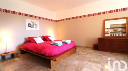 House 5 rooms of 193 m² in Saint-Saturnin-lès-Avignon (84450)