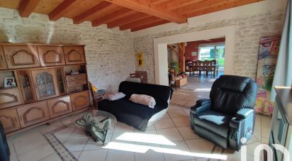 House 7 rooms of 220 m² in Moragne (17430)