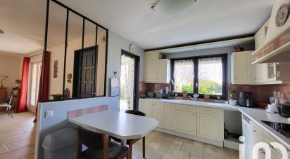 Maison traditionnelle 4 pièces de 95 m² à Rozier-en-Donzy (42810)