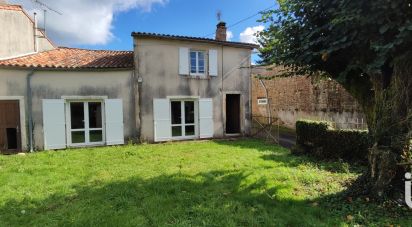 Traditional house 3 rooms of 100 m² in Saint-Martin-de-Saint-Maixent (79400)