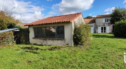 Traditional house 3 rooms of 100 m² in Saint-Martin-de-Saint-Maixent (79400)