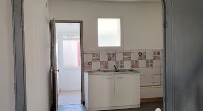 House 4 rooms of 74 m² in Niort (79000)