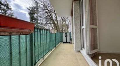 Apartment 4 rooms of 77 m² in Les Ulis (91940)