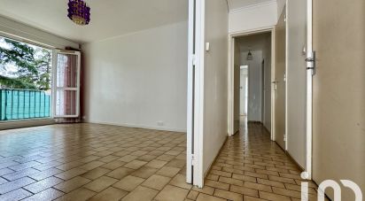 Apartment 4 rooms of 77 m² in Les Ulis (91940)