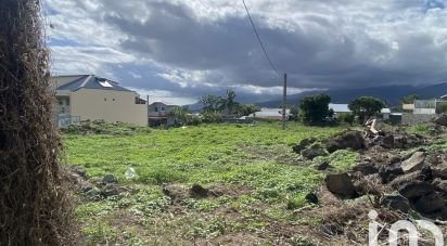 Land of 350 m² in Saint-Pierre (97432)