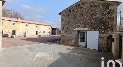 Maison 10 pièces de 290 m² à Saint-Léger-de-Montbrun (79100)