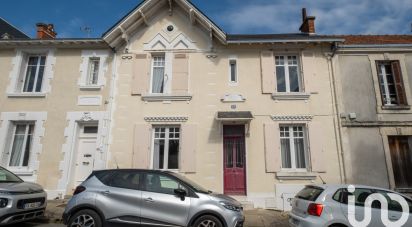 House 8 rooms of 143 m² in La Rochelle (17000)