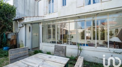 House 8 rooms of 143 m² in La Rochelle (17000)