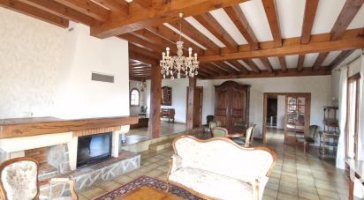 Traditional house 9 rooms of 290 m² in Parentis-en-Born (40160)