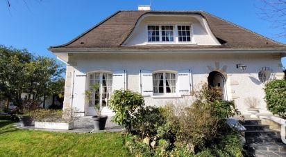 House 6 rooms of 140 m² in Poissy (78300)