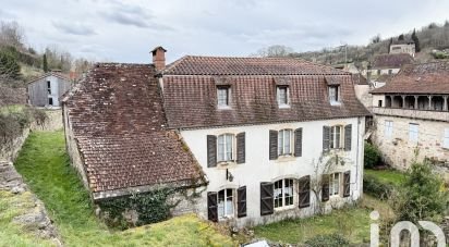 Traditional house 9 rooms of 140 m² in Fons (46100)