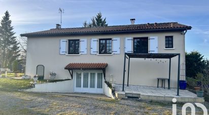 Maison traditionnelle 7 pièces de 195 m² à Chazelles (16380)