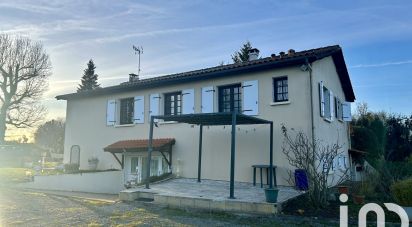 Maison traditionnelle 7 pièces de 195 m² à Chazelles (16380)