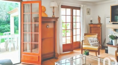 Traditional house 10 rooms of 300 m² in Nîmes (30900)