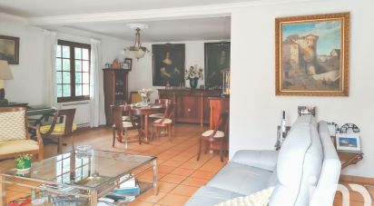 Traditional house 10 rooms of 300 m² in Nîmes (30900)