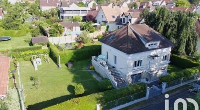 Traditional house 7 rooms of 130 m² in Saint-Rémy-lès-Chevreuse (78470)