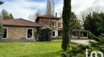 Maison 8 pièces de 240 m² à Lucenay (69480)